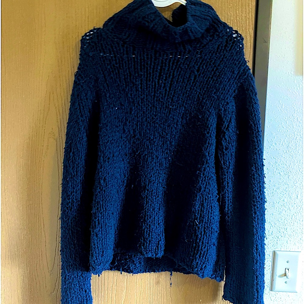 Deep blue knit turtleneck sweater sz large
